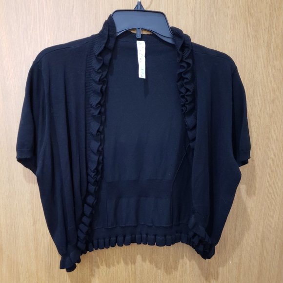 Pina Rossi Sweaters - Pina Rossi short sleeve ruffle black sweater open cardigan shrug, Large